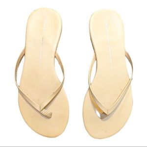 **5/$20** Report Cream Thong Sandals Size 9